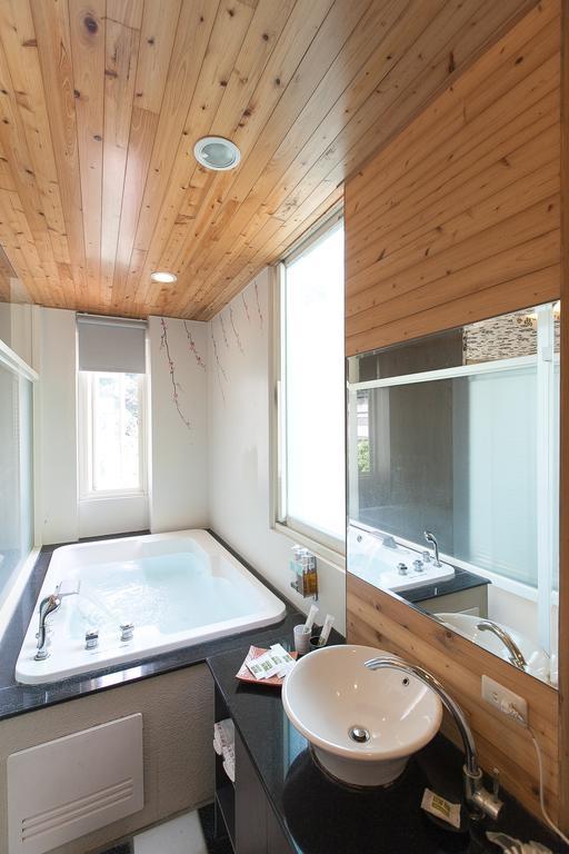 Lover Hot Spring B&B Цзяосі Екстер'єр фото