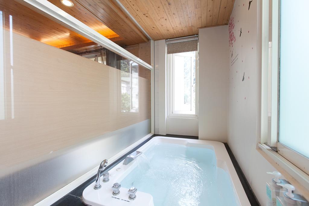 Lover Hot Spring B&B Цзяосі Екстер'єр фото