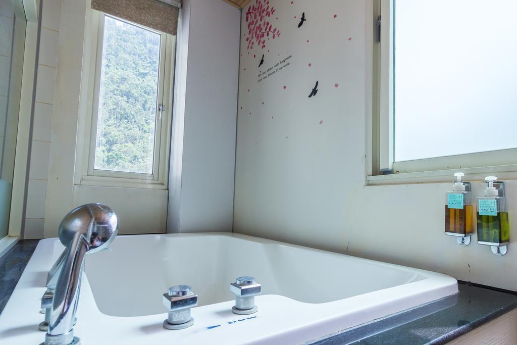Lover Hot Spring B&B Цзяосі Екстер'єр фото